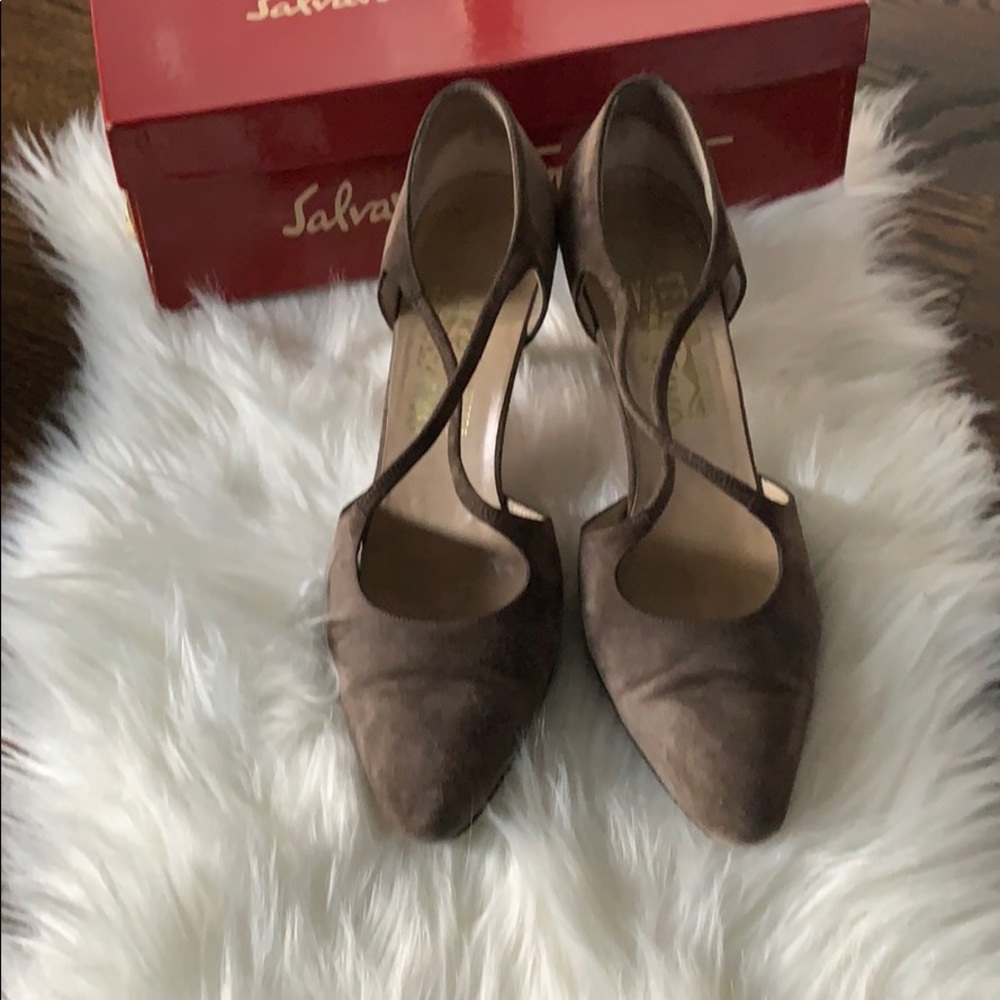 VTG Salvatore Ferragamo Suede Pumps